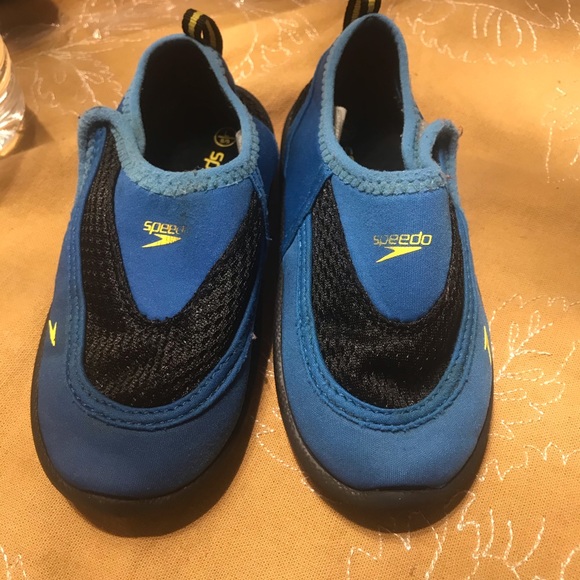 ❌ SOLD ❌. Speedo water shoes - Picture 1 of 8